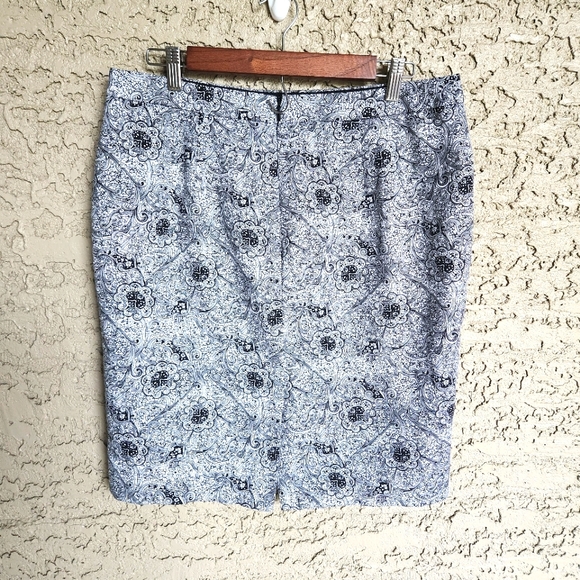 Liz Claiborne Lined Pencil Cotton Spandex Black & White Floral Skirt Size 12 - Picture 3 of 8
